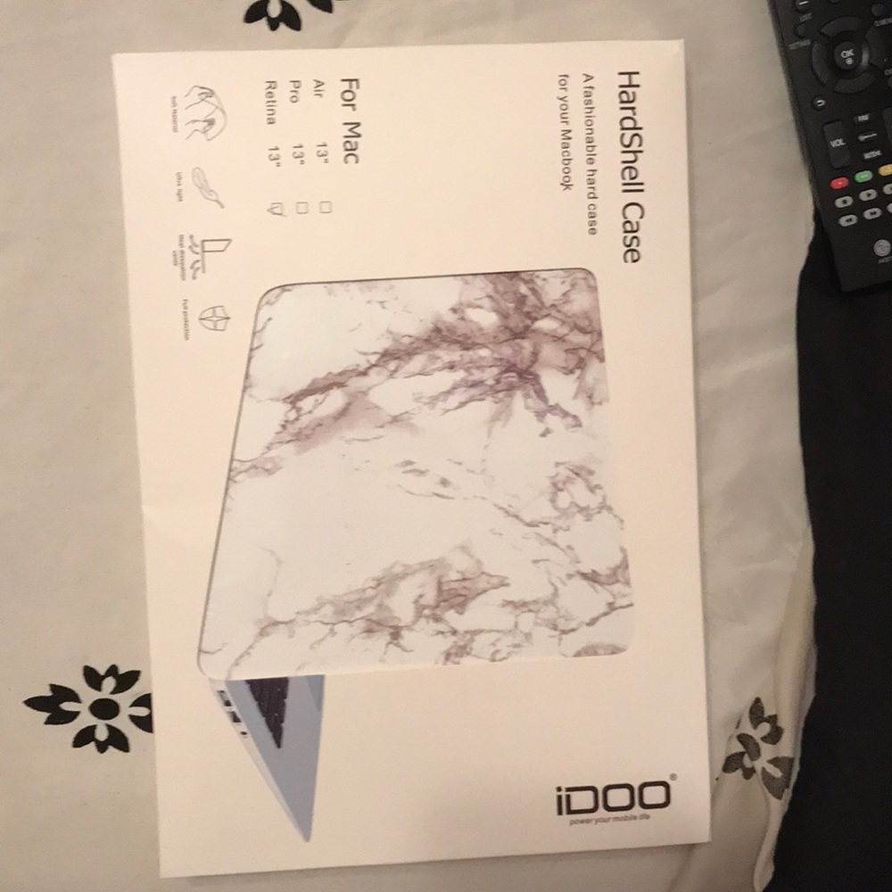 Hard Shell Case for MacBook Air or Pro 13”.